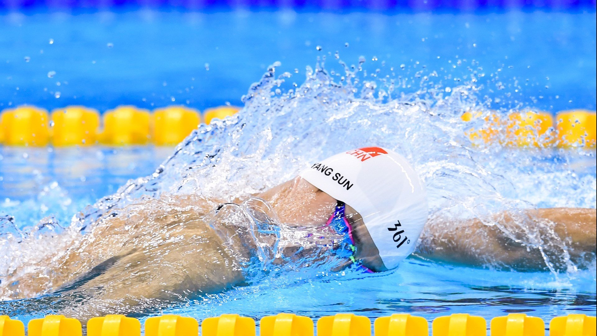 荷兰女队接力项目展现默契，荷兰女子甲组联赛