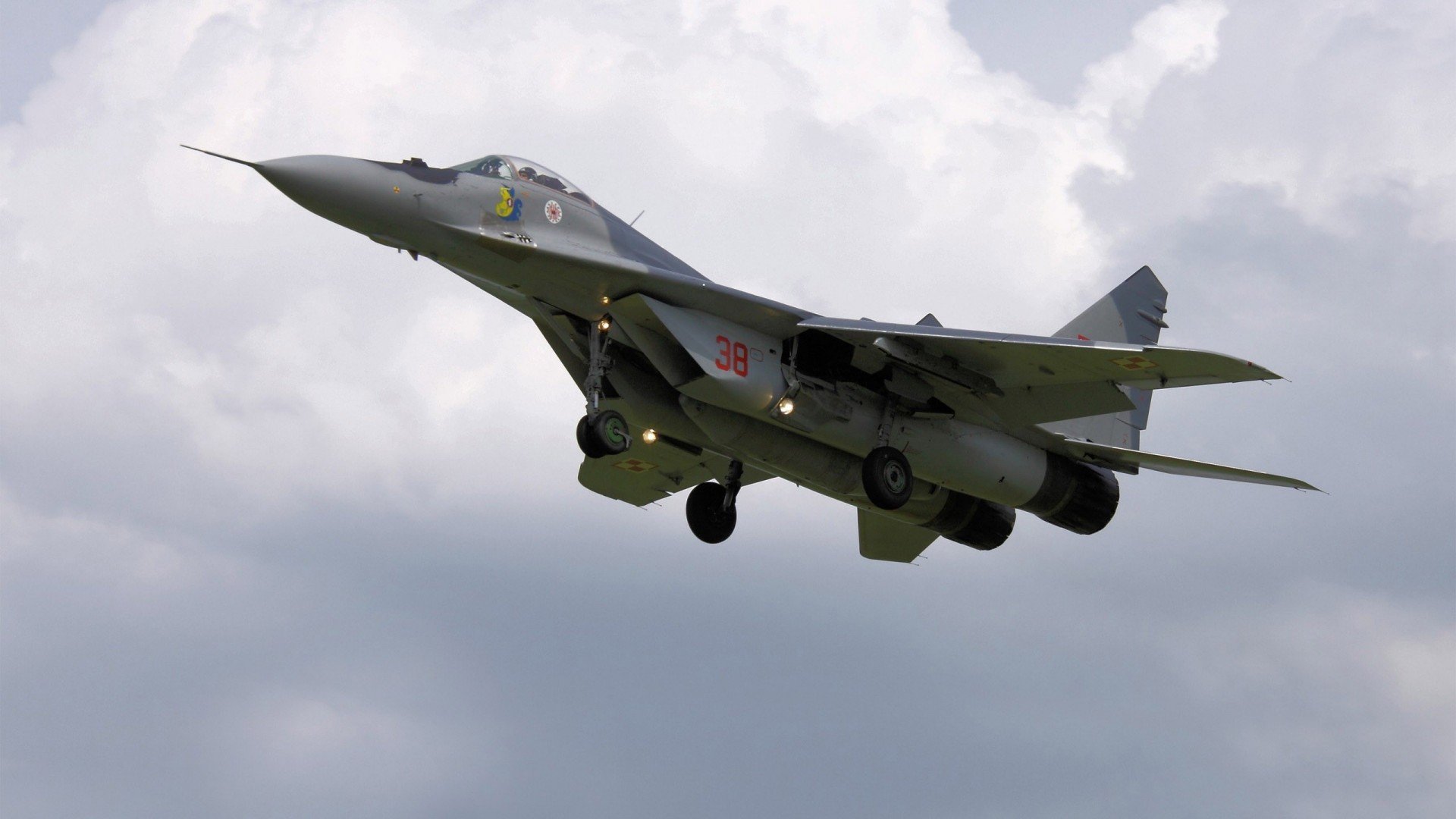 九游下载安装-关键封盖：李磊最后时刻成功封堵上海队投篮！，李磊 上海